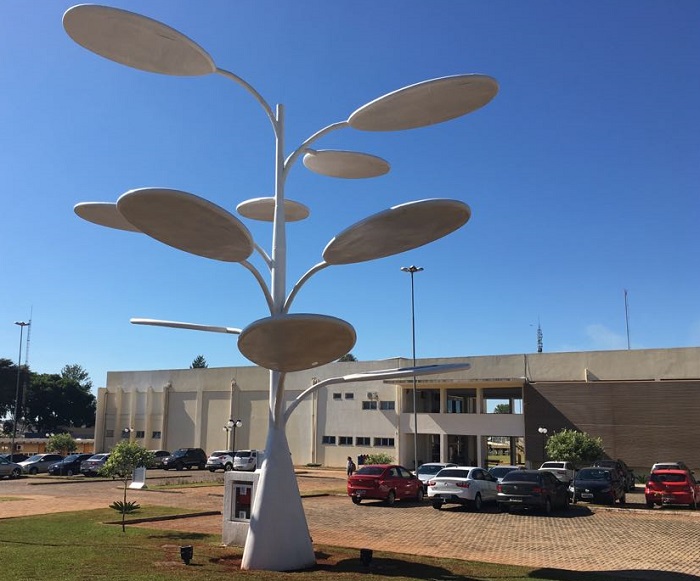 Árvore Solar instalada no Câmpus desde maio representa o projeto de Eficiência Energética do IFG